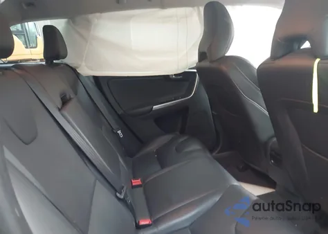 2017 Volvo Xc60 T6 Dynamic z USA, uszkodzony, nr VIN YV449MRR2H2222505